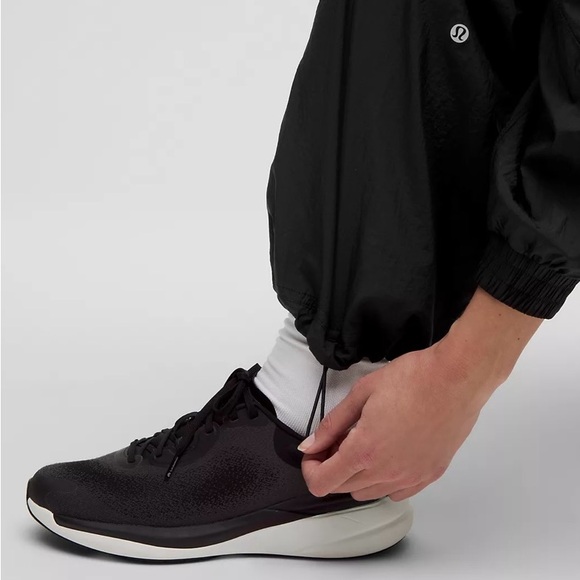 NWT Lululemon License To Train Ladies Lightweight Jogger Set SZ 14 Black & White - Picture 7 of 16